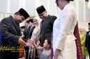 Presiden Prabowo Subianto melantik Kepala Staf Kepresidenan, Kepala LKPP, Kepala Badan Komunikasi Pemerintah, Wakil Kepala Badan Gizi Nasional, dan Penasihat Khusus Presiden di Istana Negara, Jakarta, Rabu (17/9/2025). Foto: BPMI Setpres/Cahyo