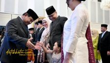Presiden Prabowo Subianto melantik Kepala Staf Kepresidenan, Kepala LKPP, Kepala Badan Komunikasi Pemerintah, Wakil Kepala Badan Gizi Nasional, dan Penasihat Khusus Presiden di Istana Negara, Jakarta, Rabu (17/9/2025). Foto: BPMI Setpres/Cahyo