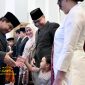 Presiden Prabowo Subianto melantik Kepala Staf Kepresidenan, Kepala LKPP, Kepala Badan Komunikasi Pemerintah, Wakil Kepala Badan Gizi Nasional, dan Penasihat Khusus Presiden di Istana Negara, Jakarta, Rabu (17/9/2025). Foto: BPMI Setpres/Cahyo