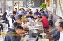Wali Kota Probolinggo dr. Aminuddin saat berdialog dengan wartawan dalam acara Ngopi Bareng Wartawan di Elmat Café, Rabu (17/9/2025).