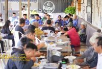 Wali Kota Probolinggo dr. Aminuddin saat berdialog dengan wartawan dalam acara Ngopi Bareng Wartawan di Elmat Café, Rabu (17/9/2025).