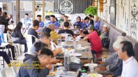 Wali Kota Probolinggo dr. Aminuddin saat berdialog dengan wartawan dalam acara Ngopi Bareng Wartawan di Elmat Café, Rabu (17/9/2025).