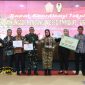 Bupati Banyuwangi Ipuk Fiestiandani menerima penghargaan TMMD dari Mabesad di Jakarta.