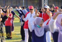 Wali Kota Probolinggo Aminuddin mengikuti senam tera bersama ASN di Stadion Bayuangga.