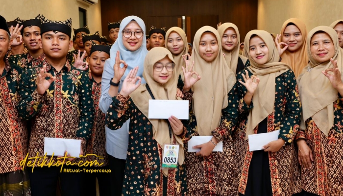 Bupati Banyuwangi Ipuk Fiestiandani menemui kafilah Banyuwangi di ajang MTQ XXXI Jawa Timur di Jember, Jumat (19/09/2025).