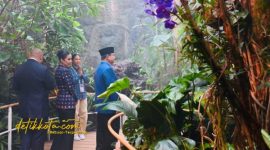 Presiden Joko Widodo meninjau Paviliun Indonesia pada Expo 2025 Osaka, yang mencatatkan komitmen investasi senilai 23,8 miliar dolar AS.