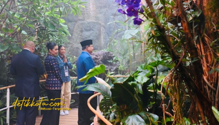 Presiden Joko Widodo meninjau Paviliun Indonesia pada Expo 2025 Osaka, yang mencatatkan komitmen investasi senilai 23,8 miliar dolar AS.