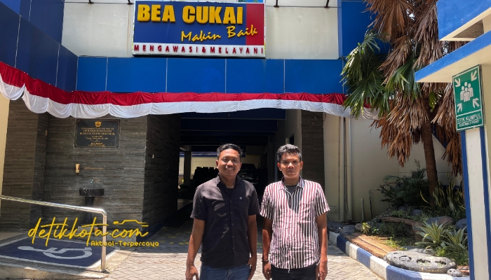 Koordinator Umum Aliansi Rakyat Bergerak (ARB) Sumenep, Moh. Faiq (Kiri).