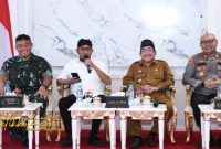 Bupati Sumenep Achmad Fauzi Wongsojudo saat Rapat Koordinasi Optimalisasi Siskamling di Paseban Agung Sultan Abdurahman, Selasa (23/9/2025).
