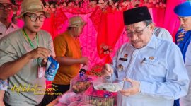 Wakil Bupati Sumenep KH. Imam Hasyim saat menghadiri Festival Hari Tani Nasional 2025 di Pendopo Agung Keraton.