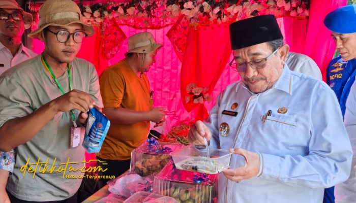 Wakil Bupati Sumenep KH. Imam Hasyim saat menghadiri Festival Hari Tani Nasional 2025 di Pendopo Agung Keraton.