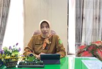 Direktur Utama RSUD dr. H. Moh. Anwar Sumenep, dr. Erliyati, M.Kes, saat di ruang kerjanya.