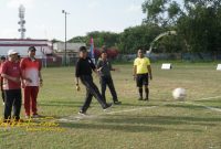Plt Sekda Sumenep, R. Syahwan Effendi membuka Turnamen Mini Soccer Antar SD di GOR A. Yani Pangligur.