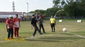 Plt Sekda Sumenep, R. Syahwan Effendi membuka Turnamen Mini Soccer Antar SD di GOR A. Yani Pangligur.