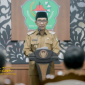 Bupati Pamekasan KH. Kholilurrahman saat memberikan keterangan terkait rotasi pejabat eselon II.