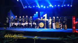 Wali Kota Probolinggo dr. Aminuddin membuka secara resmi rangkaian Hari Jadi ke-666 Kota Probolinggo di Stadion Bayuangga, Jumat (26/9/2025) malam.