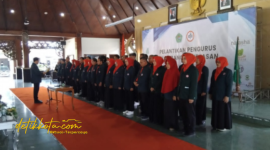 Bupati Pamekasan KH. Kholilurrahman saat menghadiri pelantikan Pengurus Ikatan Dokter Indonesia (IDI) Cabang Pamekasan periode 2025–2028 di Pendopo Pamekasan, Sabtu (27/9/2025).