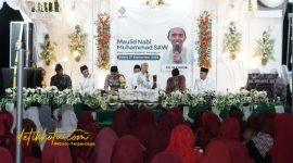 Suasana peringatan Maulid Nabi Muhammad SAW di Masjid Husnul Khotimah, Desa Karang Budi, Kecamatan Gapura, Kabupaten Sumenep, Sabtu (27/9/2025) malam.