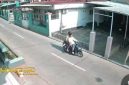 Dua pelajar yang diduga mencuri sepeda motor di halaman Masjid Mattoliut Dahr, Desa Tlagah, Kecamatan Banyuates, Kabupaten Sampang.
