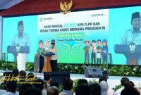Presiden Prabowo Subianto saat meresmikan akad massal 26 ribu KPR FLPP di Pesona Kahuripan 10, Cileungsi, Kabupaten Bogor, Senin (29/9/2025).