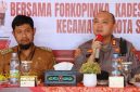 Kapolres Sumenep AKBP Rivanda S.I.K saat berdialog dengan Forkopimka, kepala desa, tokoh agama, dan tokoh masyarakat di Kantor Kecamatan Kota, Selasa (30/9/2025).