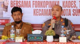Kapolres Sumenep AKBP Rivanda S.I.K saat berdialog dengan Forkopimka, kepala desa, tokoh agama, dan tokoh masyarakat di Kantor Kecamatan Kota, Selasa (30/9/2025).