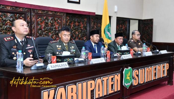 Bupati Sumenep Achmad Fauzi Wongsojudo memimpin rapat koordinasi bersama Forkopimda terkait penanganan gempa bumi di Pulau Sapudi dan Talango.