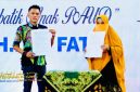 CEO Rumah Batik Tulis Canteng Koneng, Didik Haryanto,  saat mengikat perjanjian atau kerjasama dengan salah satu PAUD di Sumenep.
