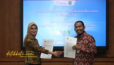 Bupati Sumenep Achmad Fauzi Wongsojudo dan Direktur Utama PT Elnusa Tbk Litta Indriya Ariesca usai penandatanganan MoU pemanfaatan lahan di Jakarta, Kamis (2/11/2025).