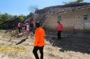 Tim BPBD Sumenep bersama instansi terkait meninjau kerusakan rumah warga di Kecamatan Gayam pascagempa, Kamis (2/10/2025).