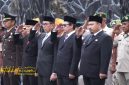 Bupati Subang Reynaldy Putra Andita BR bersama Wakil Bupati Agus Masykur Rosyadi saat mengikuti Ziarah Nasional di Taman Makam Pahlawan (TMP) Cidongkol, Jumat (3/10/2025).