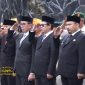 Bupati Subang Reynaldy Putra Andita BR bersama Wakil Bupati Agus Masykur Rosyadi saat mengikuti Ziarah Nasional di Taman Makam Pahlawan (TMP) Cidongkol, Jumat (3/10/2025).