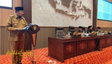 Bupati Sumenep Achmad Fauzi Wongsojudo saat menyampaikan Nota Keuangan Raperda APBD 2026 dalam rapat paripurna DPRD, Senin (6/10/2025).