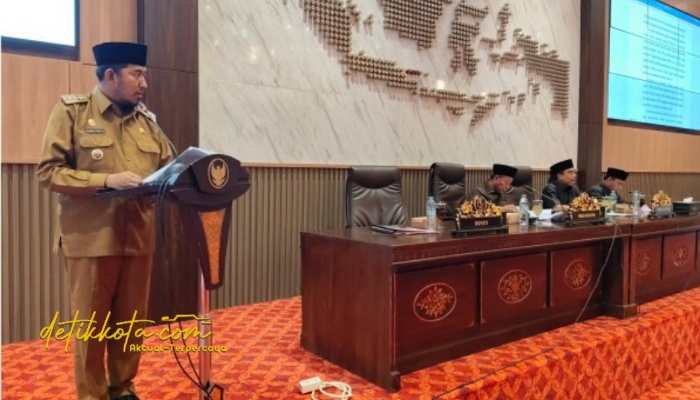Bupati Sumenep Achmad Fauzi Wongsojudo saat menyampaikan Nota Keuangan Raperda APBD 2026 dalam rapat paripurna DPRD, Senin (6/10/2025).