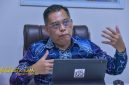 Kepala Dispendukcapil Kota Surabaya Eddy Christijanto memberikan keterangan terkait pelaporan akta kematian warga, Senin (6/10/2025).