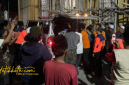 Petugas BPBD Sampang mendampingi prosesi pemulangan jenazah santri korban reruntuhan bangunan Pondok Pesantren Al Khoziny, Sidoarjo, ke rumah duka di Desa Taman, Kecamatan Sreseh, Rabu (8/10/2025) dini hari.