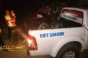 Unit Gakkum Satlantas Polres Sumenep saat mengamankan barang bukti kasus tabrak lari di Desa Jenangger, Kecamatan Batang-Batang.
