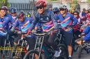 Bupati Bangkalan Lukman Hakim ikut bersepeda bersama peserta dalam kegiatan GOBAR SEJALAN 2025 yang digelar dalam rangka Hari Jadi Bangkalan ke-494, Minggu (12/10/2025).