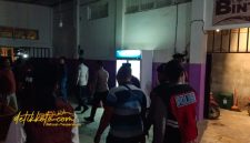 Petugas gabungan Polres Pamekasan bersama Kodim 0826 dan Satpol PP saat melaksanakan razia di sejumlah tempat hiburan dan kos-kosan, Sabtu (11/10/2025) malam.