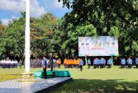 Wakil Bupati Bangkalan Moh. Fauzan Ja’far memimpin upacara peringatan Hari Jadi ke-80 Provinsi Jawa Timur di halaman Kantor Bupati Bangkalan, Senin (13/10/2025).