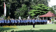 Upacara Peringatan Hari Jadi ke-80 Provinsi Jawa Timur di halaman Kantor Bupati Lumajang, Senin (13/10/2025).