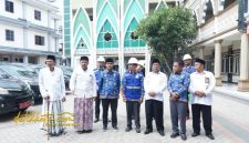Bupati Bangkalan Lukman Hakim bersama jajaran Dinas PRKP saat meninjau inspeksi bangunan di Pondok Pesantren Nurul Cholil, Demangan, Senin (13/10/2025).