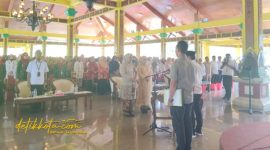 Bupati Bangkalan Lukman Hakim saat mengukuhkan Bunda PAUD dan Bunda Literasi Kabupaten Bangkalan di Pendopo Pratanu, Rabu (15/10/2025).