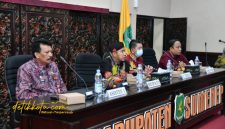 Bupati saat meluncurkan dan mensosialisasikan ajang Bupati Award 2025 di Kantor Bupati, Kamis (16/10/2025).