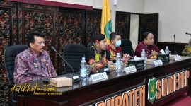 Bupati saat meluncurkan dan mensosialisasikan ajang Bupati Award 2025 di Kantor Bupati, Kamis (16/10/2025).