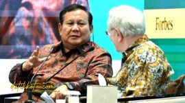 Presiden RI Prabowo Subianto saat berbicara dalam sesi dialog bersama Steve Forbes pada Forbes Global CEO Conference 2025 di Hotel The St. Regis, Jakarta, Rabu (15/10/2025).