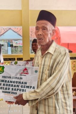 Pemkab Sumenep Salurkan Bantuan Perbaikan Rumah bagi Warga Terdampak Gempa di Pulau Sapudi