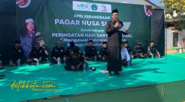 Ketua PC PSNU Pagar Nusa Sumenep KH Abdul Muiz memimpin Gelar Pasukan Siaga Bela Kiai dan Latihan Gabungan di Ponpes Mathaliul Anwar Pangarangan, Ahad (19/10/2025).