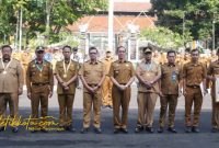Wakil Bupati Subang H. Agus Masykur Rosyadi memimpin Apel Gabungan ASN di Halaman Kantor Bupati Subang, Senin (20/10/2025).