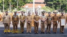 Wakil Bupati Subang H. Agus Masykur Rosyadi memimpin Apel Gabungan ASN di Halaman Kantor Bupati Subang, Senin (20/10/2025).